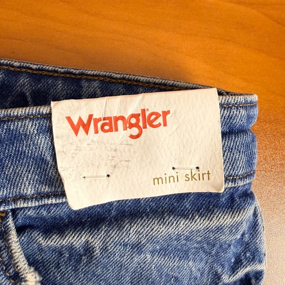 Wrangler Womens Blue Denim Mini Skirt Cutoff Frayed Hem Size 8 - Picture 5 of 9